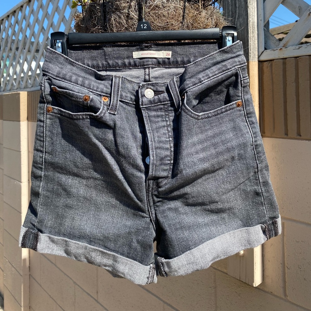 LEVI’S WEDGIE SHORT